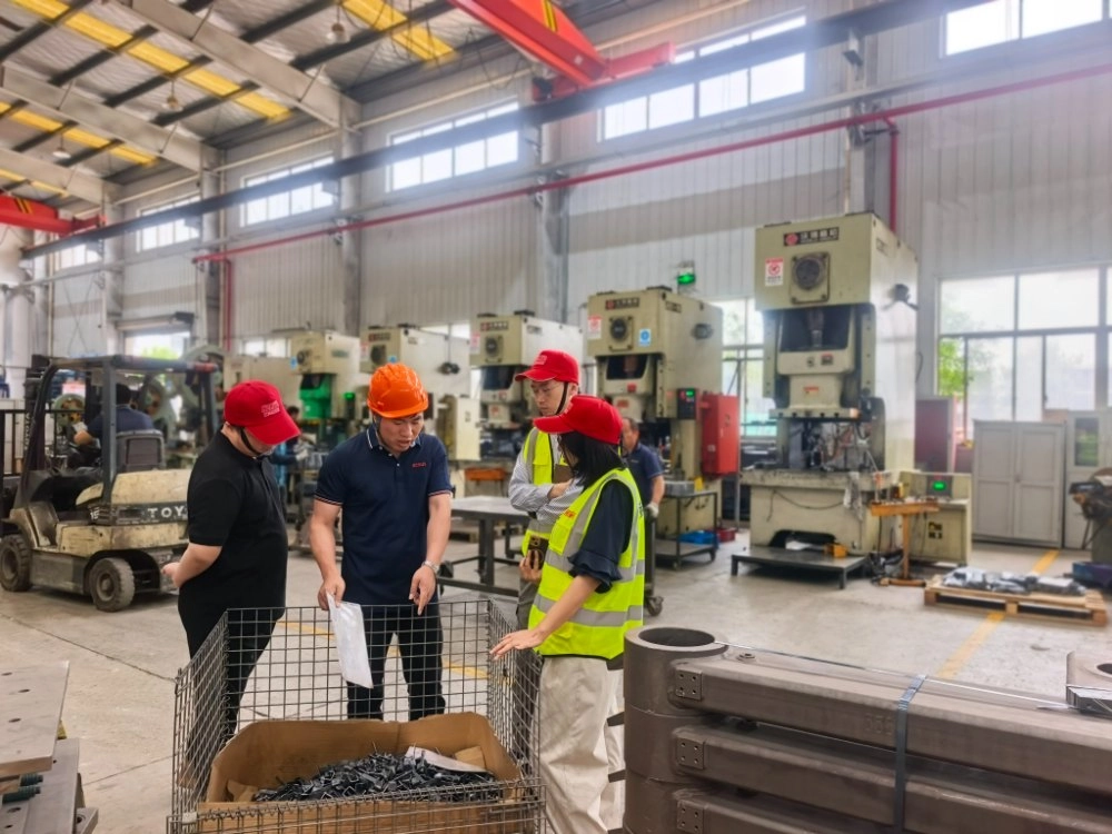 El equipo de Hitachi Energy visita Hehua Machinery