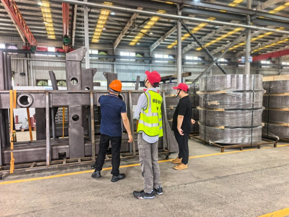 El equipo de Hitachi Energy visita Hehua Machinery