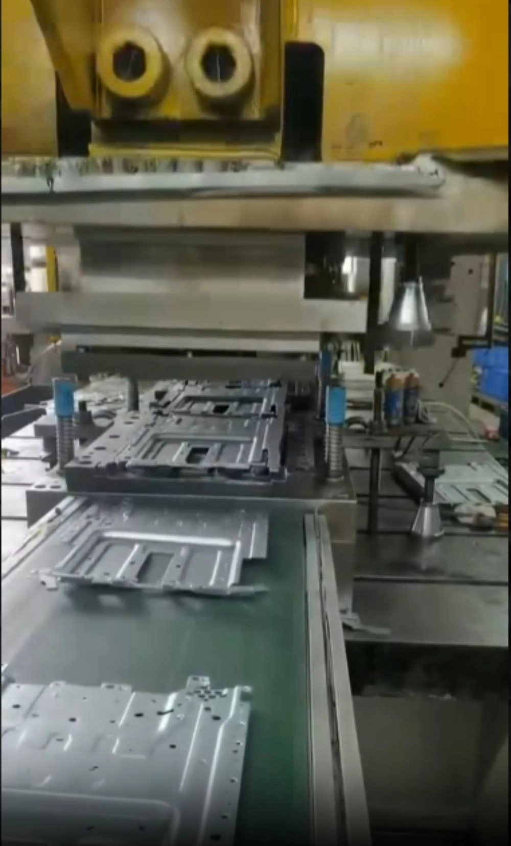 Cómo el estampado progresivo mejora la precisión y la eficiencia de la producción
