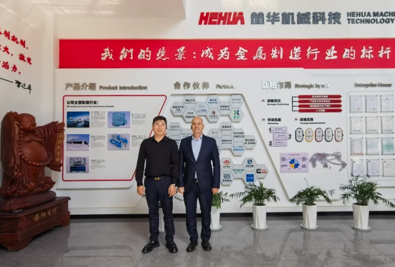 El director de compras de TESMEC Italia y el equipo SQE visitan Hehua Machinery Technology Kunshan